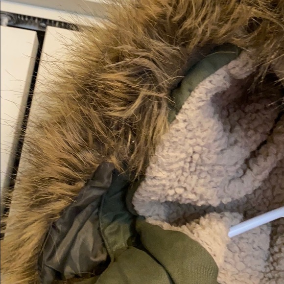 Green utility jacket with detachable fur trim - Picture 5 of 6